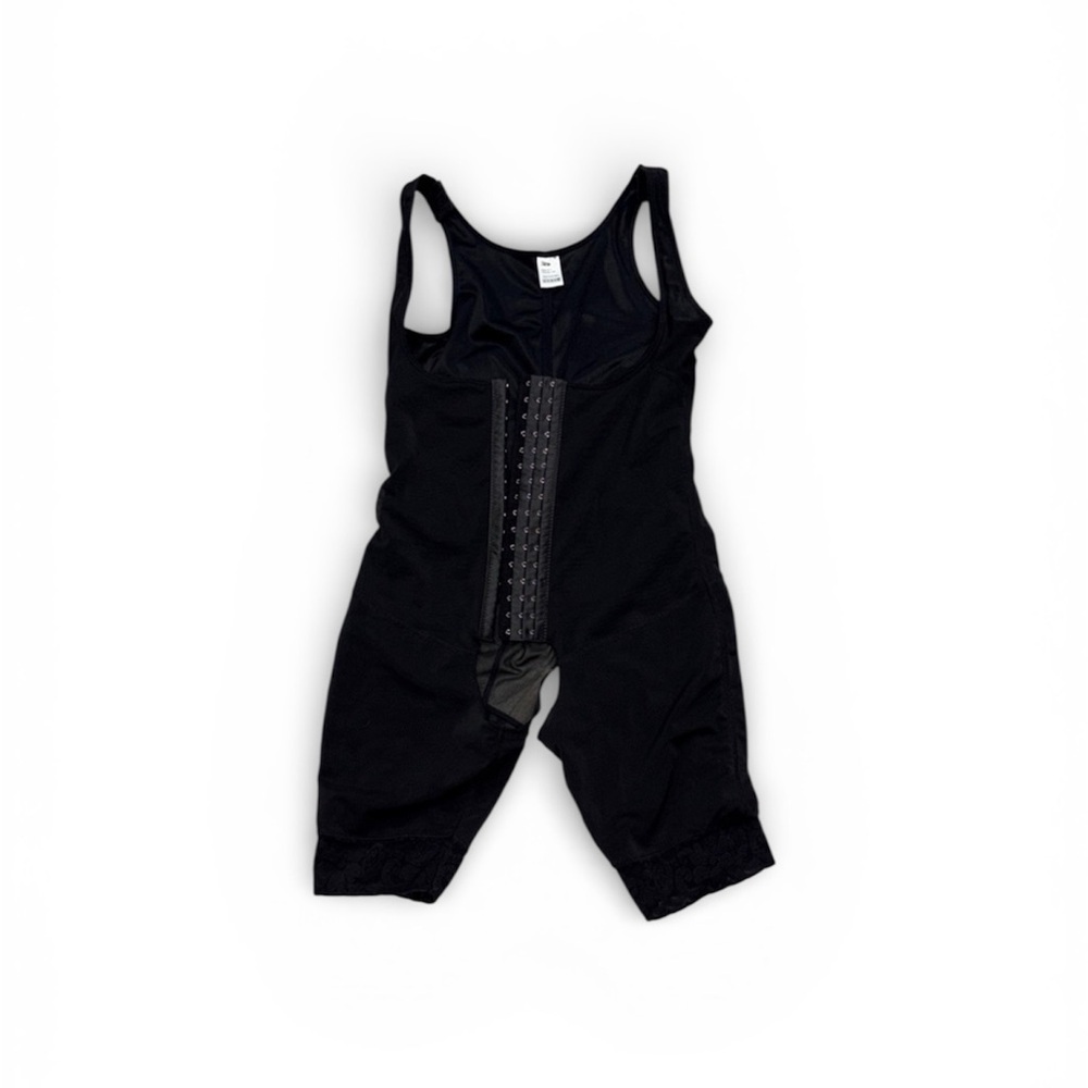 182. Women’s Black Shapewear Bodysuit Size Medium